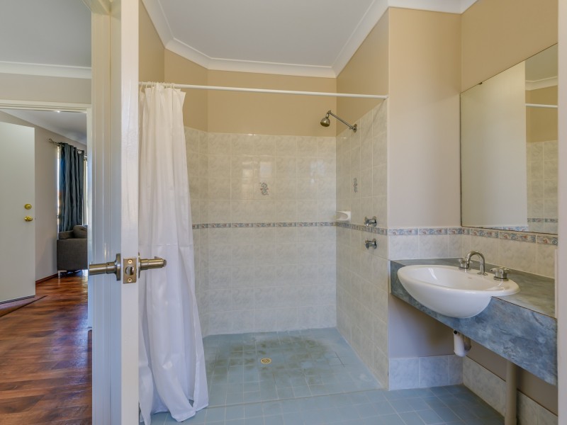 10 Cale Court, Maddington WA 6109