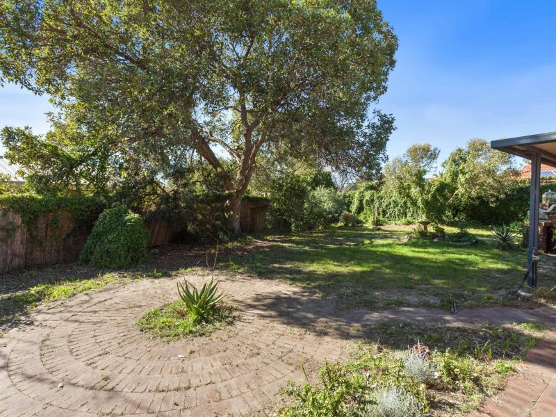 17 Huggins Road, Thornlie WA 6108