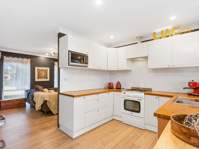 17 Huggins Road, Thornlie WA 6108