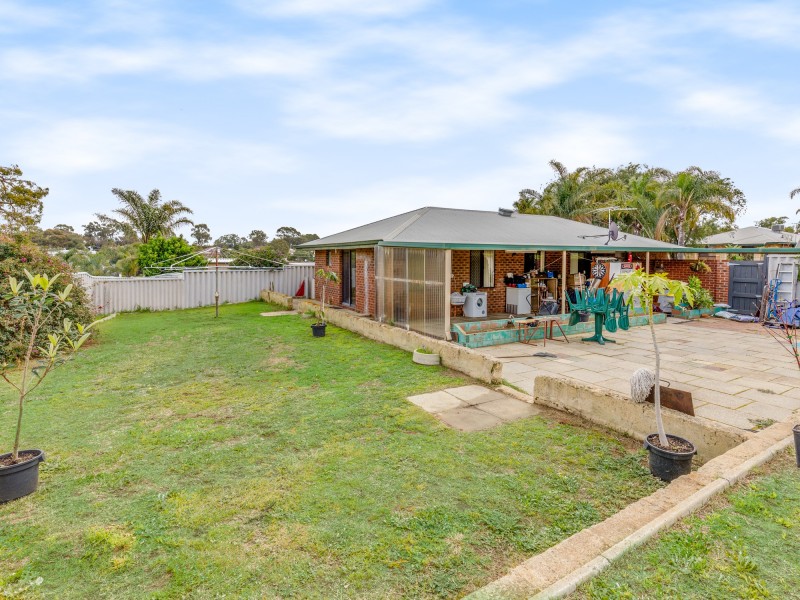 10 Ferris Green, Parmelia WA 6167