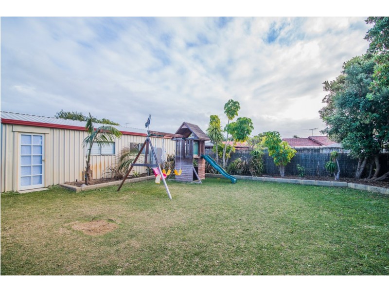 12 Hubbard Place, Safety Bay WA 6169
