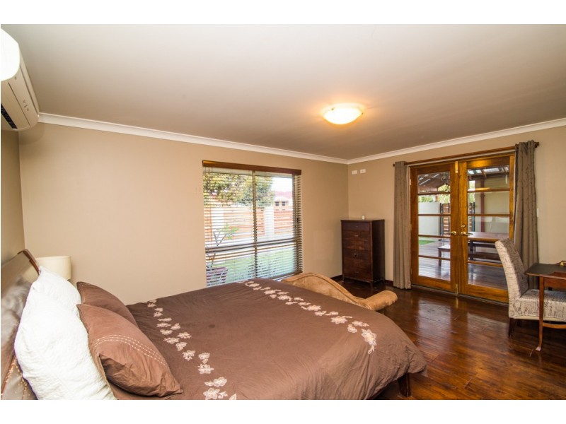 12 Hubbard Place, Safety Bay WA 6169