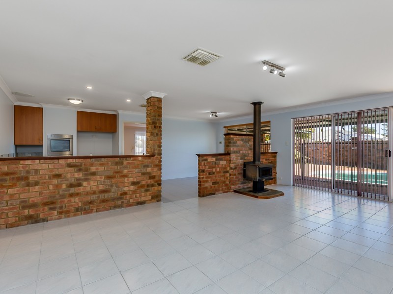 2 Conquest Court, Thornlie WA 6108