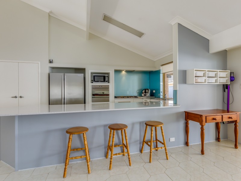 14 Embassy Court, Thornlie WA 6108