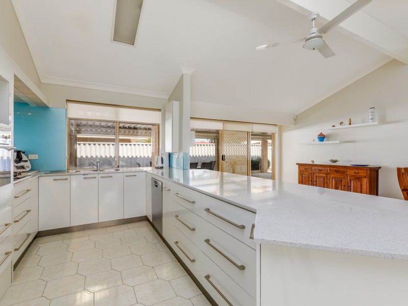 14 Embassy Court, Thornlie WA 6108