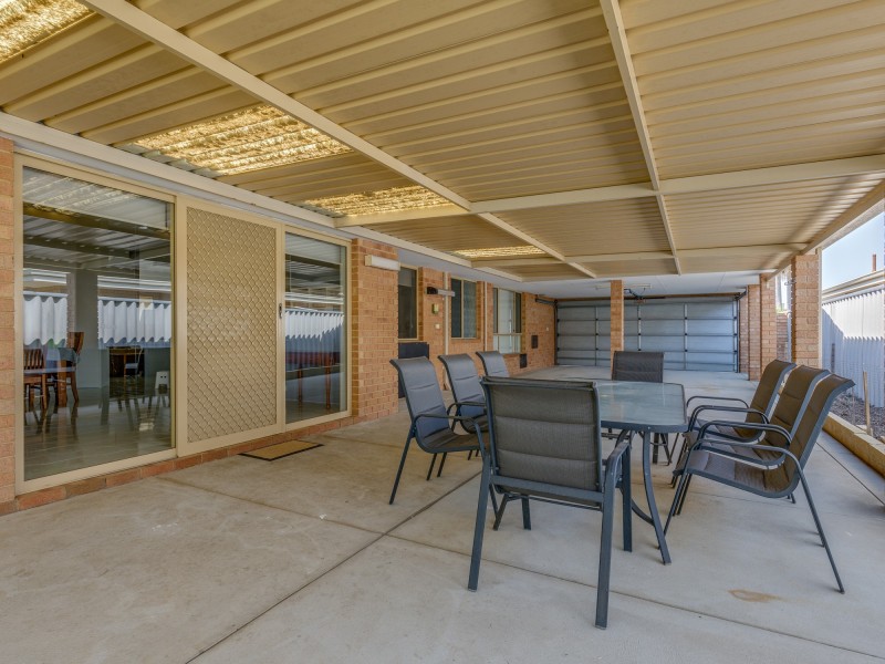 14 Embassy Court, Thornlie WA 6108