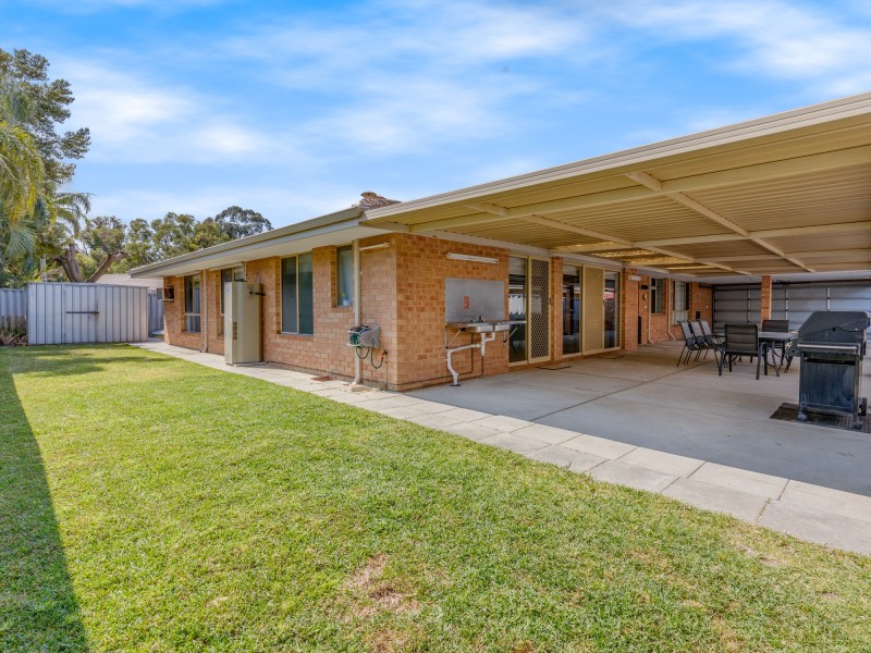 14 Embassy Court, Thornlie WA 6108