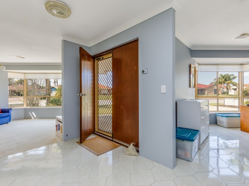 14 Embassy Court, Thornlie WA 6108