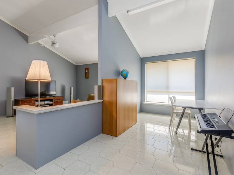 14 Embassy Court, Thornlie WA 6108