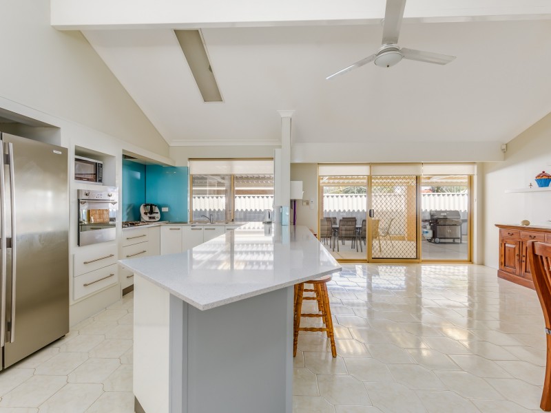 14 Embassy Court, Thornlie WA 6108