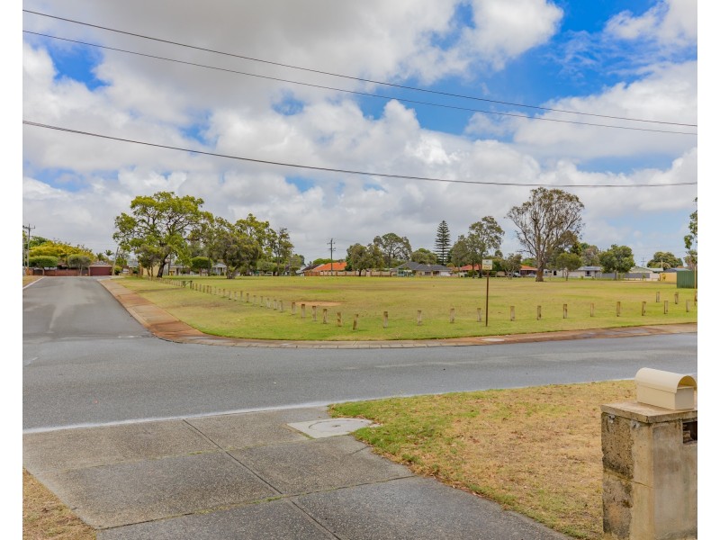 43 Huggins Road, Thornlie WA 6108