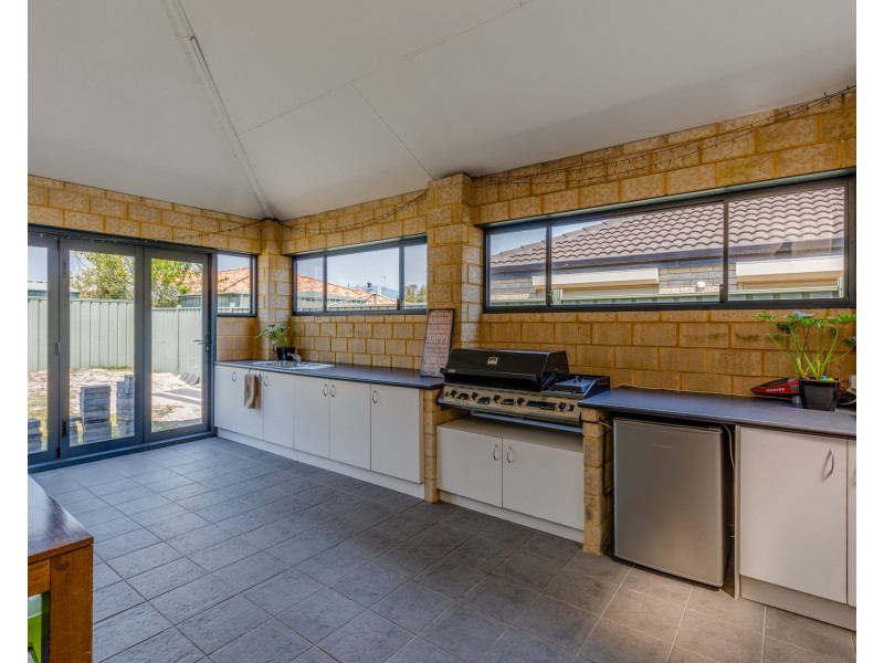 16 Longstaff Loop, Southern River WA 6110