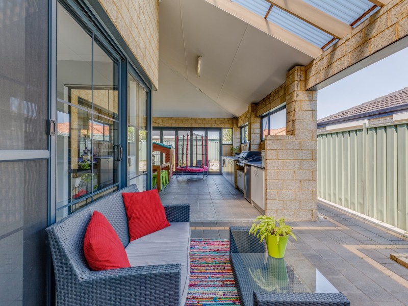 16 Longstaff Loop, Southern River WA 6110