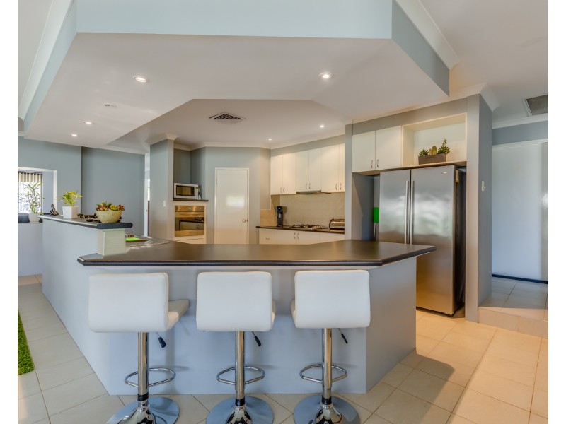 16 Longstaff Loop, Southern River WA 6110