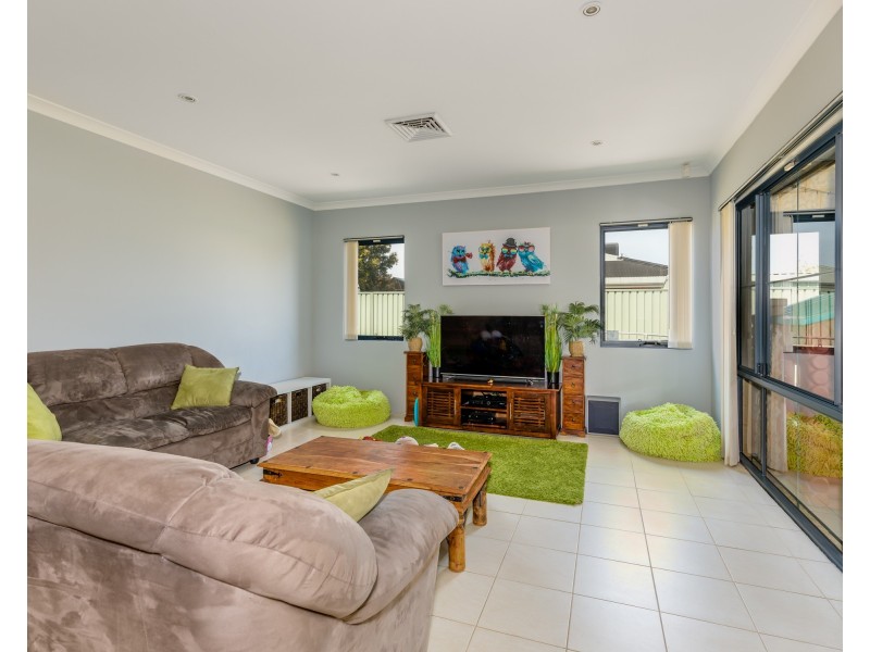 16 Longstaff Loop, Southern River WA 6110