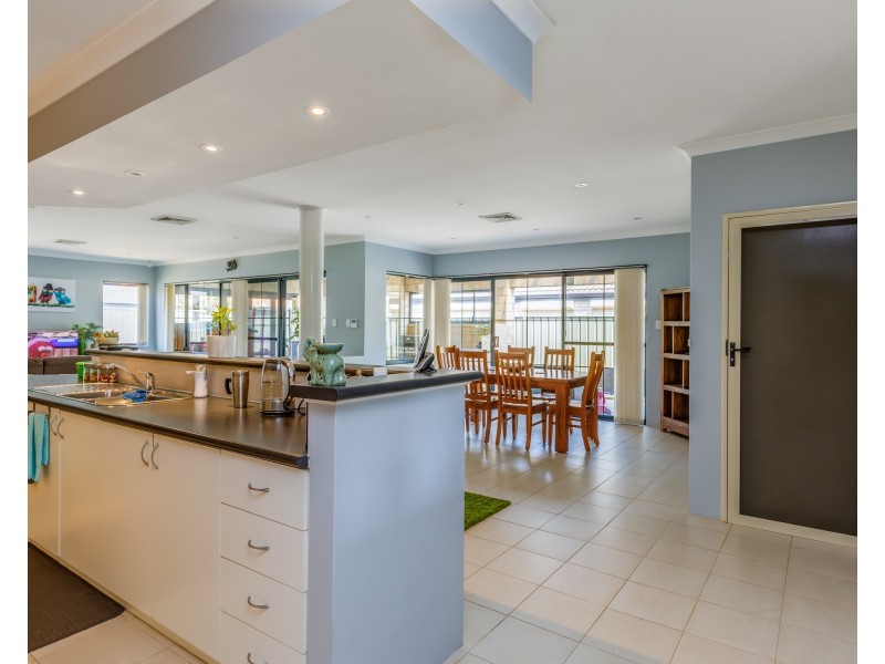 16 Longstaff Loop, Southern River WA 6110