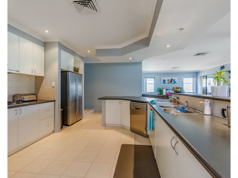 16 Longstaff Loop, Southern River WA 6110