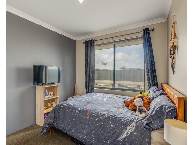 8 Catani Way, Hilbert WA 6112