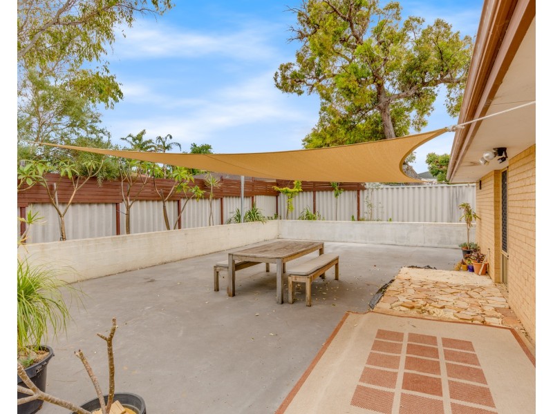 28 Camfield Loop, Parmelia WA 6167