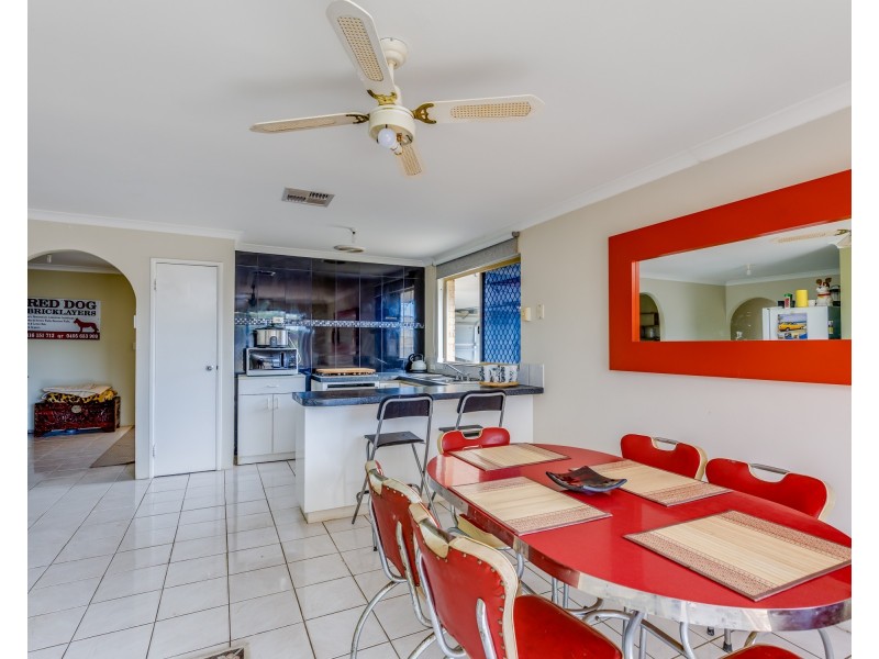 28 Camfield Loop, Parmelia WA 6167