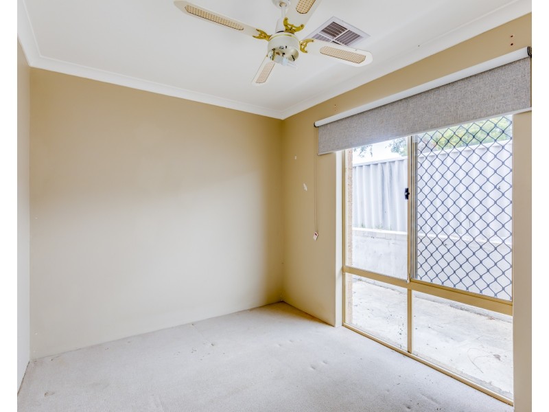 28 Camfield Loop, Parmelia WA 6167