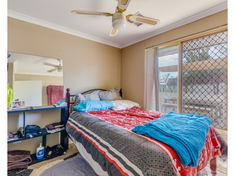 28 Camfield Loop, Parmelia WA 6167