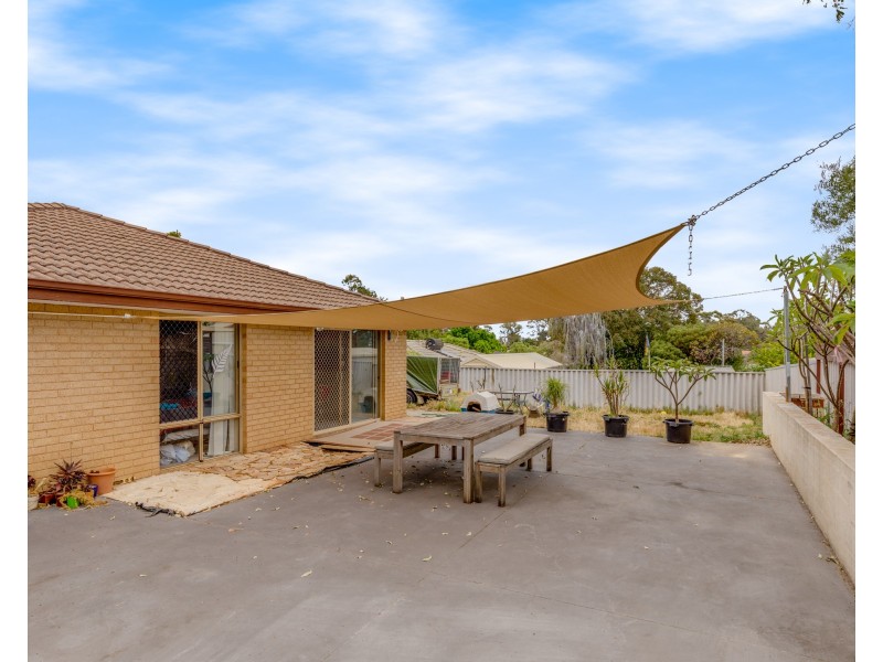 28 Camfield Loop, Parmelia WA 6167