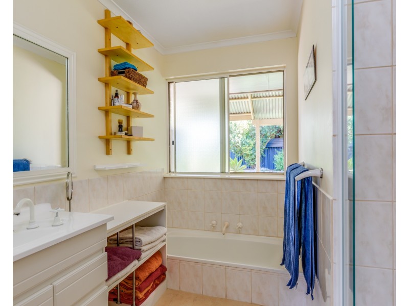 29 McNamara Drive, Thornlie WA 6108