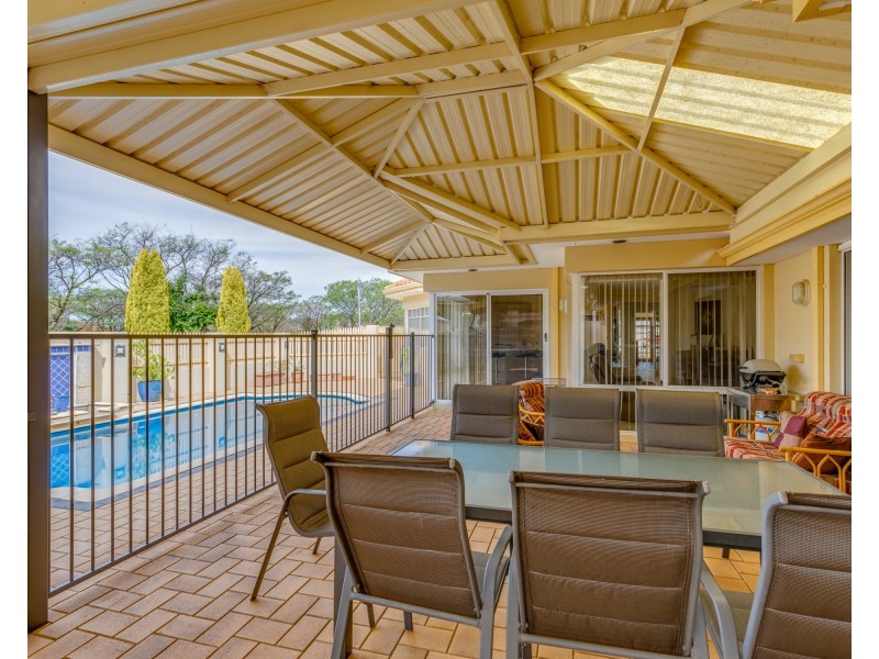 4 Baychester Circle, Canning Vale WA 6155