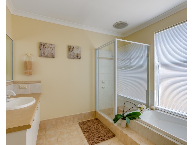 4 Baychester Circle, Canning Vale WA 6155