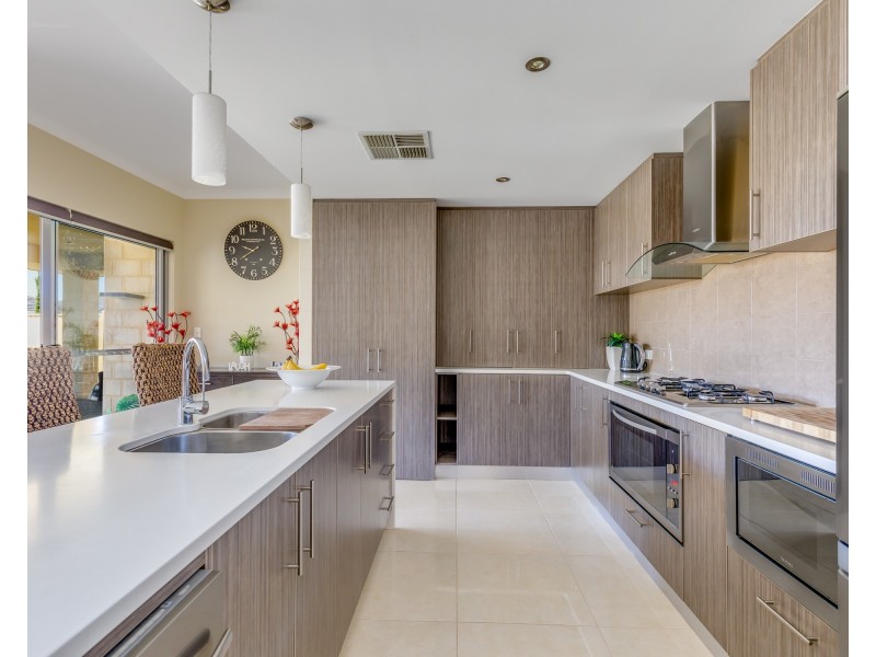 27 Pipeline Boulevard, Piara Waters WA 6112