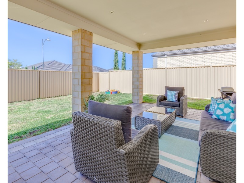 27 Pipeline Boulevard, Piara Waters WA 6112