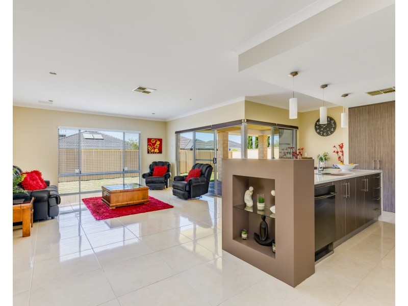 27 Pipeline Boulevard, Piara Waters WA 6112