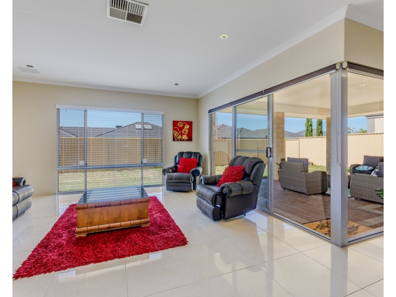 27 Pipeline Boulevard, Piara Waters WA 6112