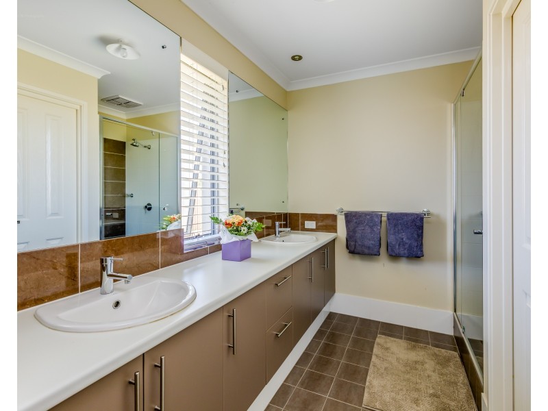 27 Pipeline Boulevard, Piara Waters WA 6112