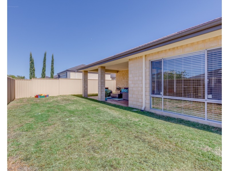 27 Pipeline Boulevard, Piara Waters WA 6112