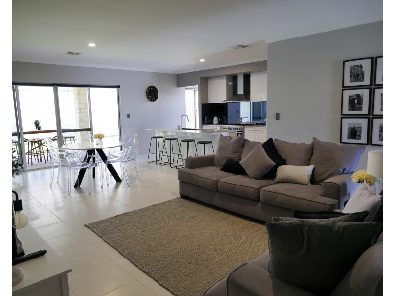 58 Torwood Edge, Halls Head WA 6210