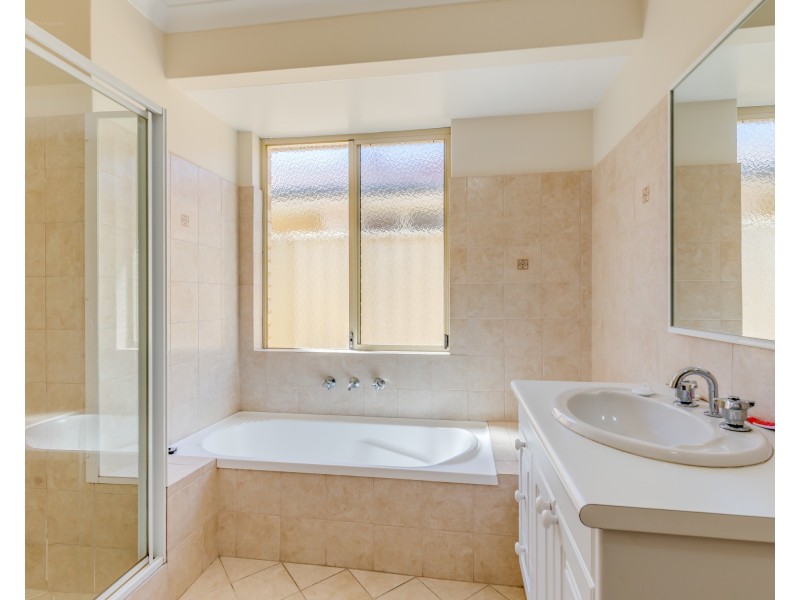 11 LaGuardia Loop, Port Kennedy WA 6172