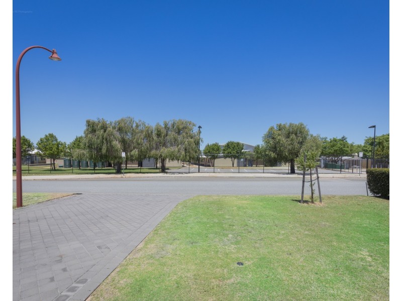 45 Bridge Road, Canning Vale WA 6155