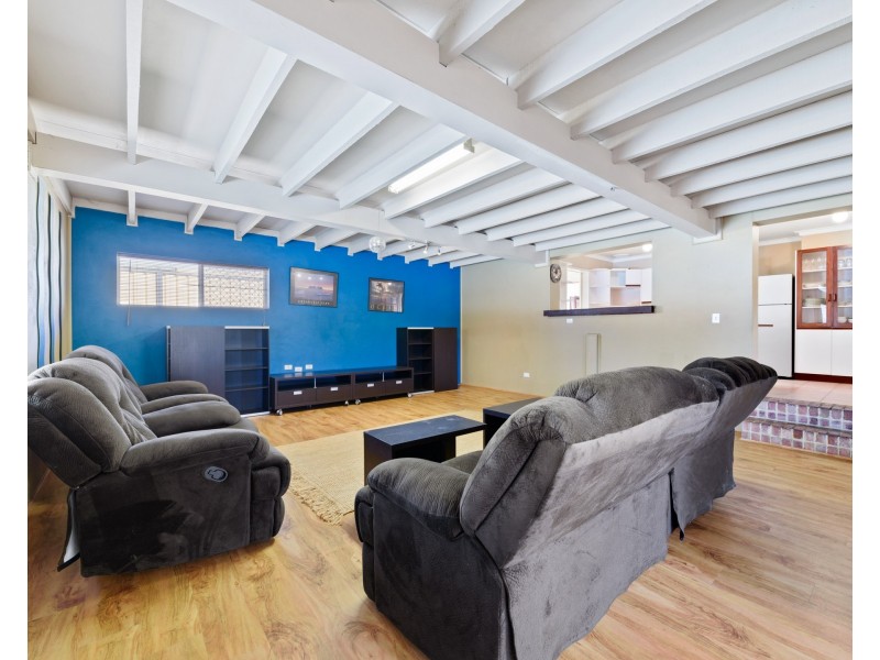 6 Farringdon Way, Huntingdale WA 6110