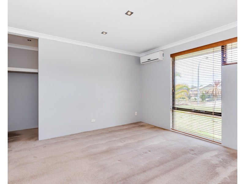 8 Featherstone Road, Orelia WA 6167