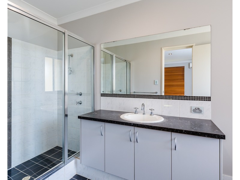8 Featherstone Road, Orelia WA 6167