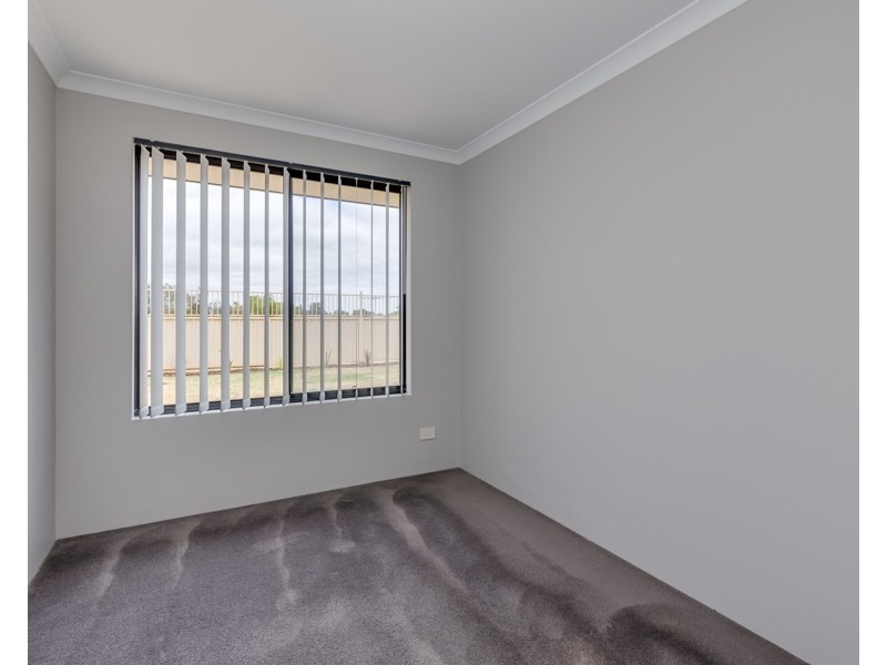 8 Featherstone Road, Orelia WA 6167