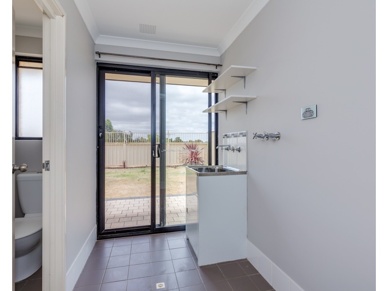 8 Featherstone Road, Orelia WA 6167
