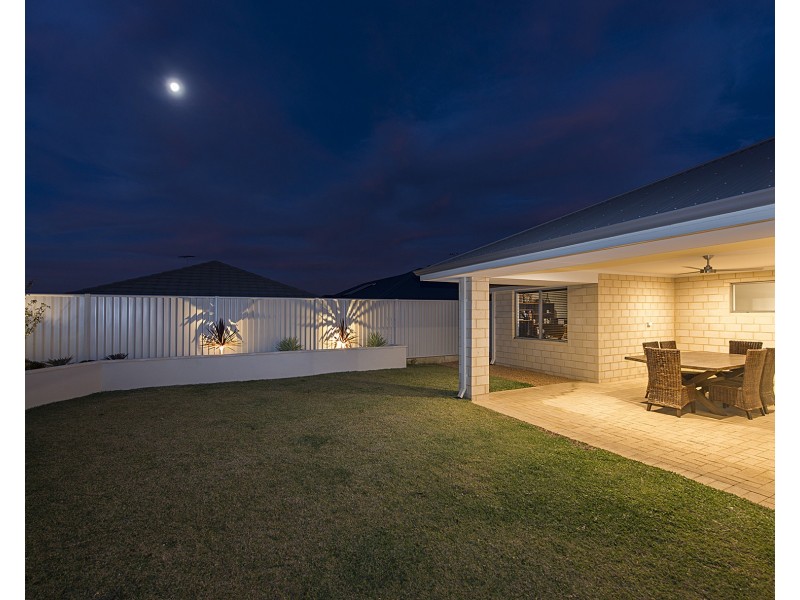 8 Dovedale Street, Harrisdale WA 6112