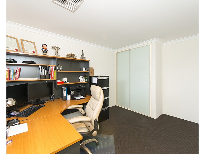 8 Dovedale Street, Harrisdale WA 6112