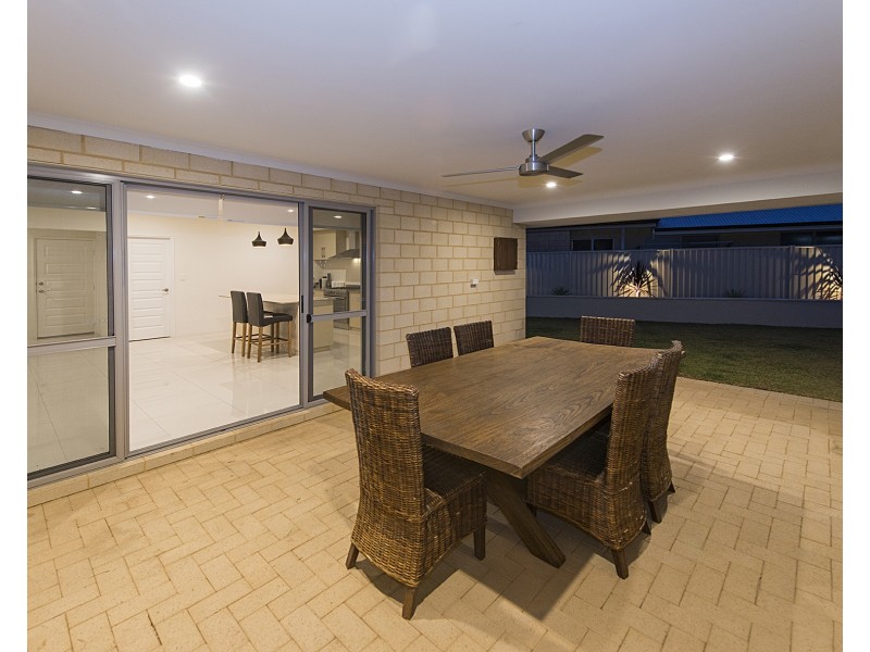 8 Dovedale Street, Harrisdale WA 6112