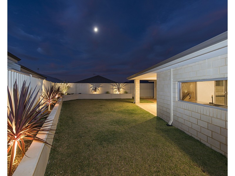 8 Dovedale Street, Harrisdale WA 6112