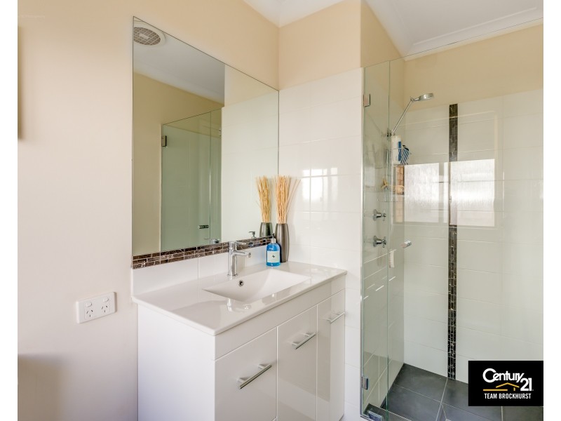 11 Endeavour Court, Thornlie WA 6108