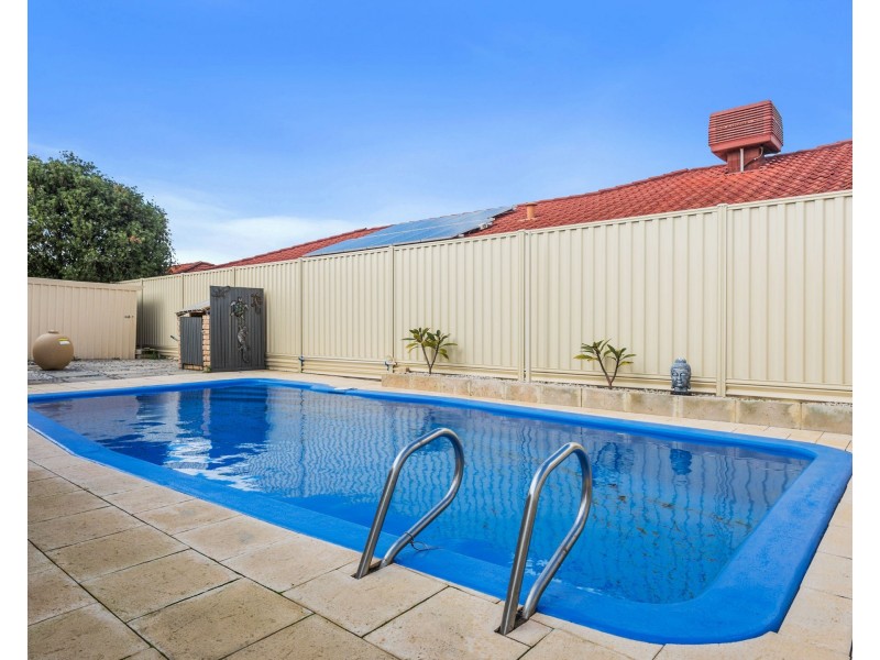 8 Laurel Court, Thornlie WA 6108